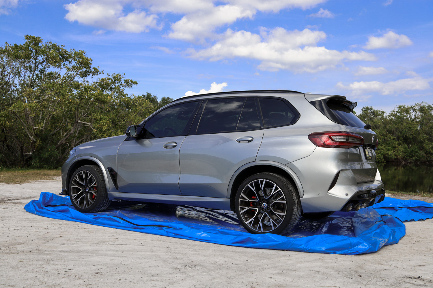 SUV